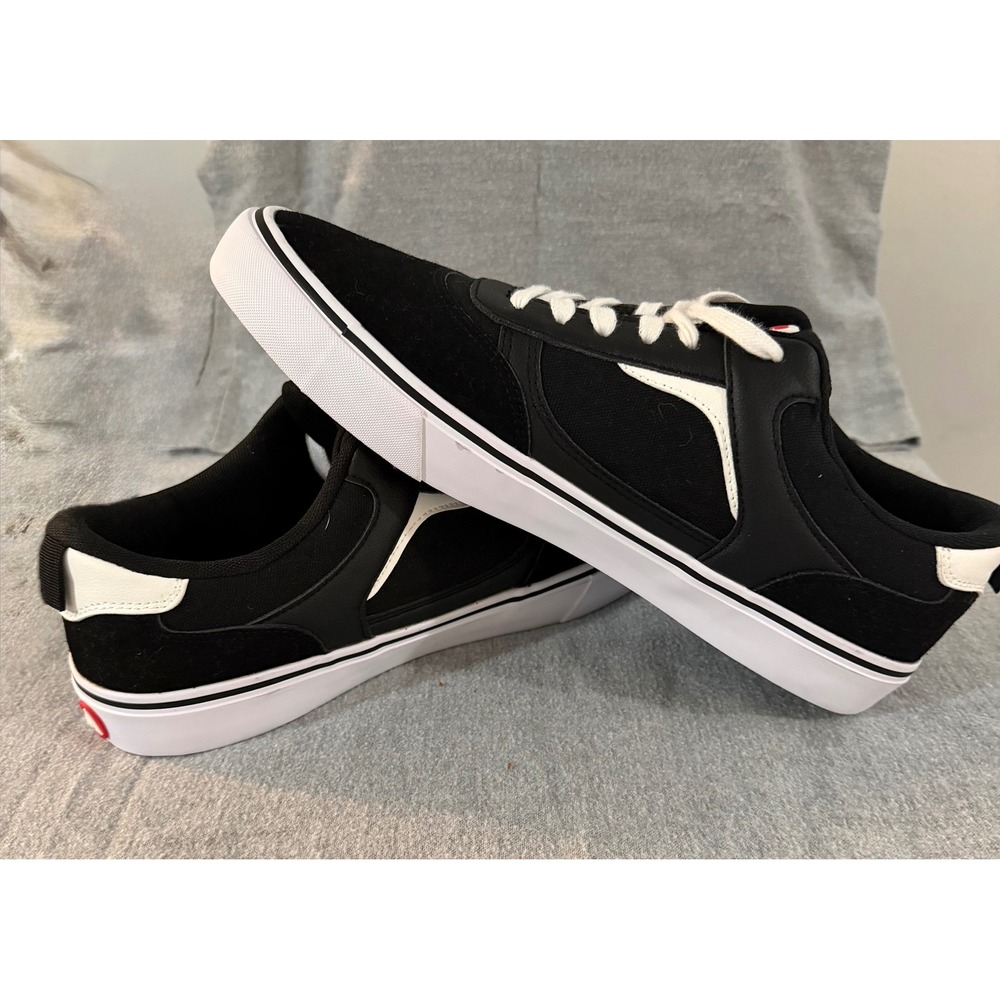 Airwalk Mens Black White Skate Sneakers Low Top Shoes Size 13